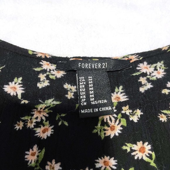 Forever 21 Black Floral Short Sleeved Cropped Tee - Picture 4 of 4